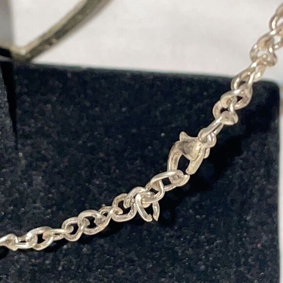 Chain Necklace with a large heart emblem - Picture 5 of 5